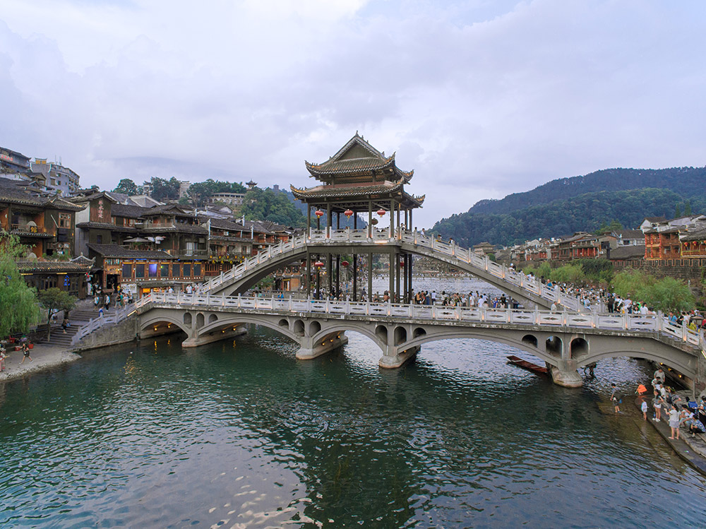 9.鳳凰風(fēng)、雪、雨、霧橋  配圖1.jpg